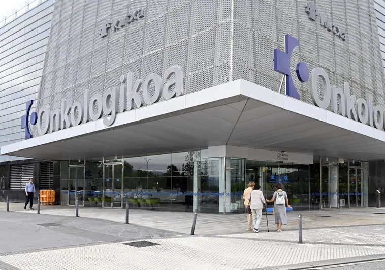 Los trabajadores de Onkologikoa mantendrán las mismas categorías al integrarse en Osakidetza
